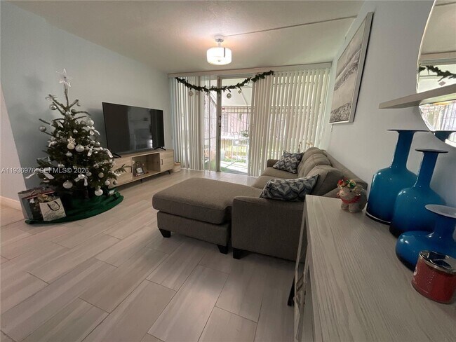 Building Photo - 820 NW 87th Ave