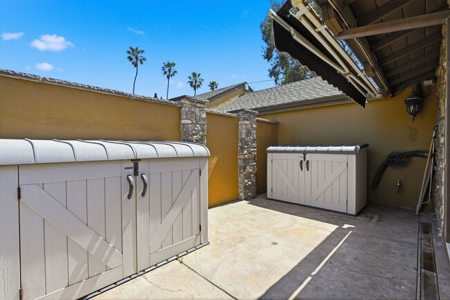 Building Photo - 1184 Devonshire Dr