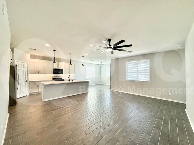Building Photo - 5523 W Coplen Farms Rd