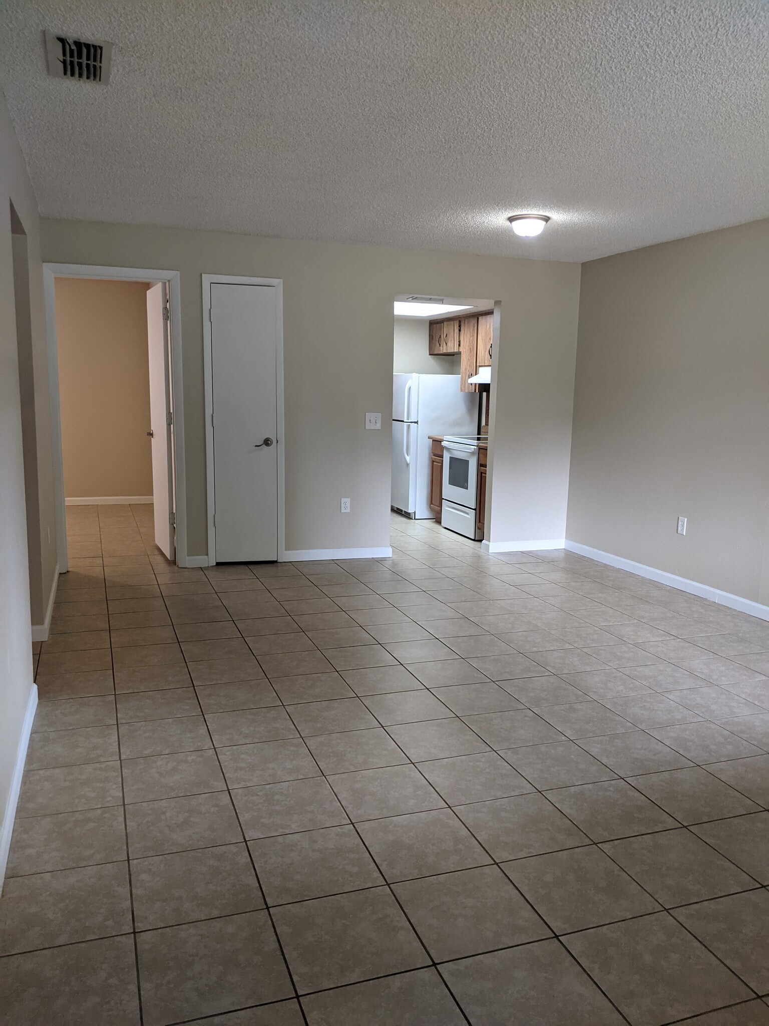 Building Photo - 2231 Ascot Ct