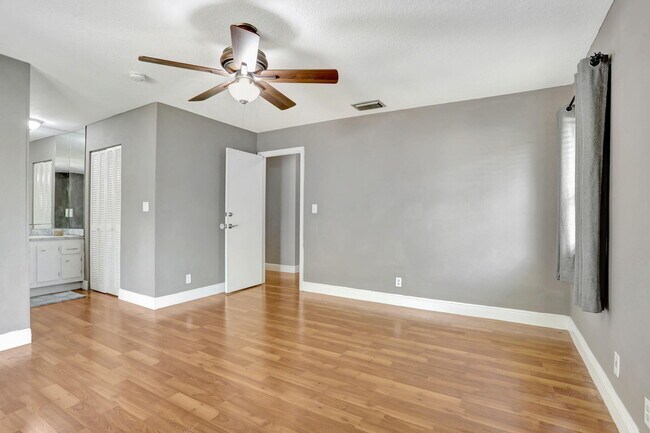 Building Photo - 9062 NW 20th Manor