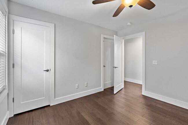 Building Photo - Available Now! 4 Bed, 3.5 Bath, Convenient Charlotte Park location!