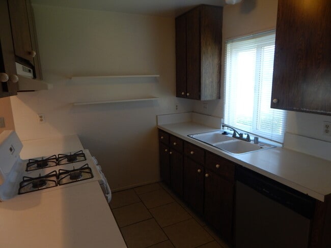 Building Photo - Beautiful Jurupa Hills Condo - 3 Bedroom