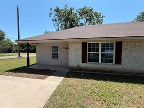 Building Photo - 712 Seven Oaks Rd