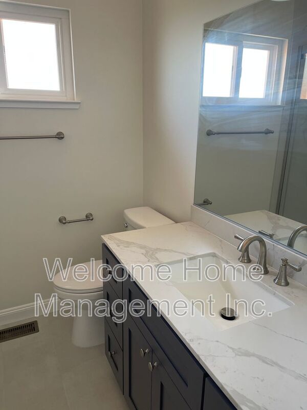 Building Photo - 16233 San Remo Dr