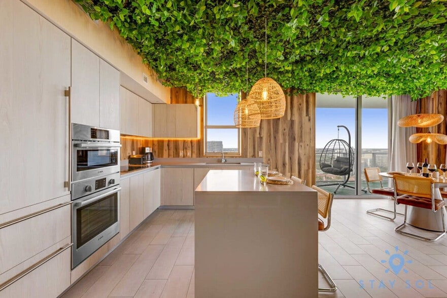 Building Photo - 4010 S Ocean Dr