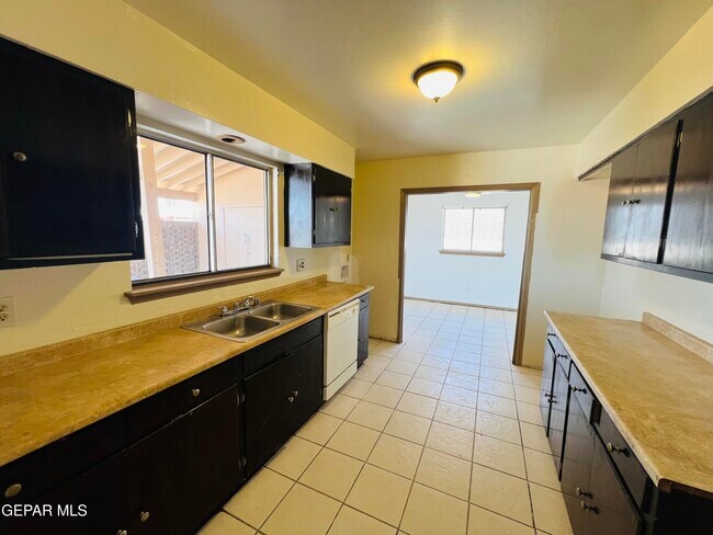 Building Photo - 356 Ridgemont Dr