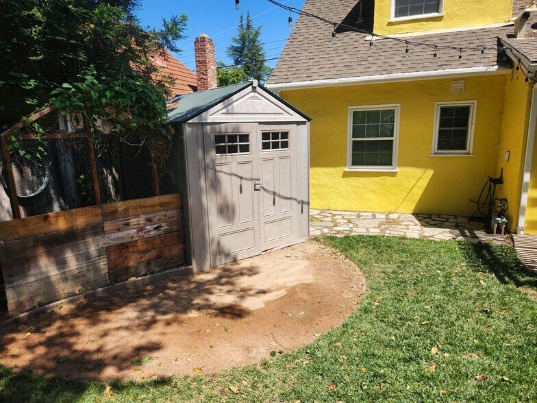 Building Photo - 4118 Cobblestone Dr