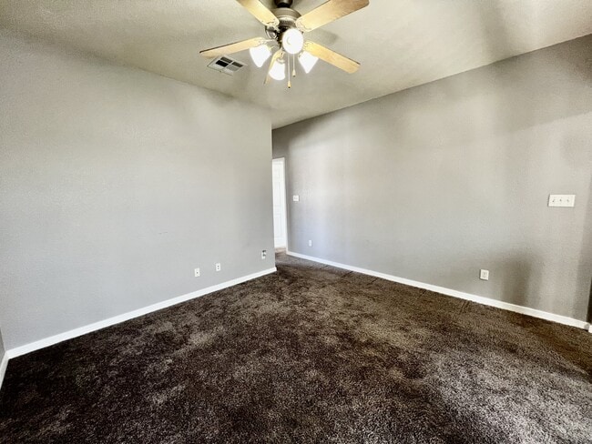 Building Photo - 3150 N Yarbrough Dr