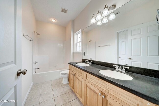 Building Photo - 2608 Laurel Dr