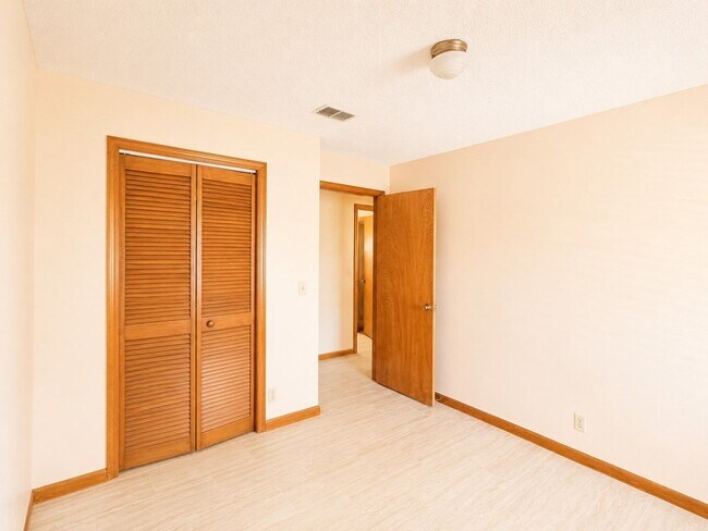 Building Photo - 603 Plantation Village Dr