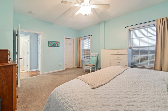 Building Photo - 5433 Village Dr NW