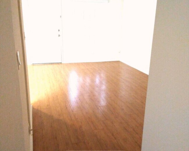 Building Photo - 13621 Cerise Ave Apartments