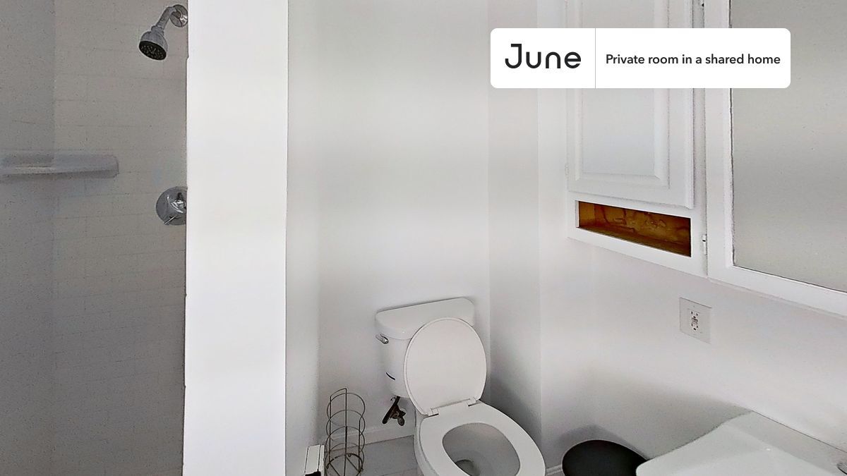 Building Photo - Room in Shared 4 bed/2 bath home