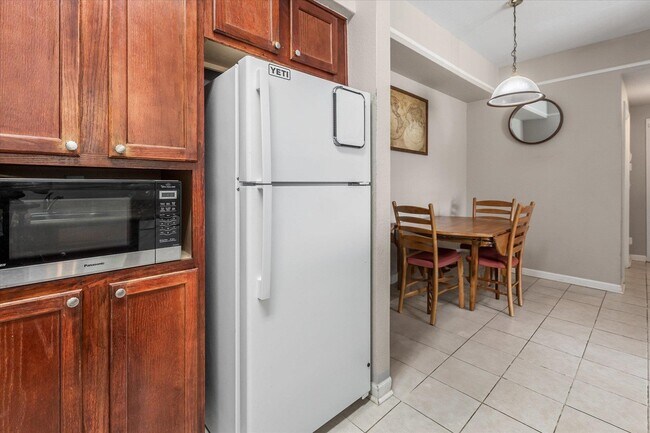 Building Photo - 2801 Chancellorsville Dr