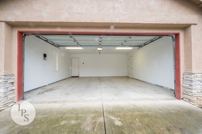 Building Photo - 1891 E Oak Haven Dr