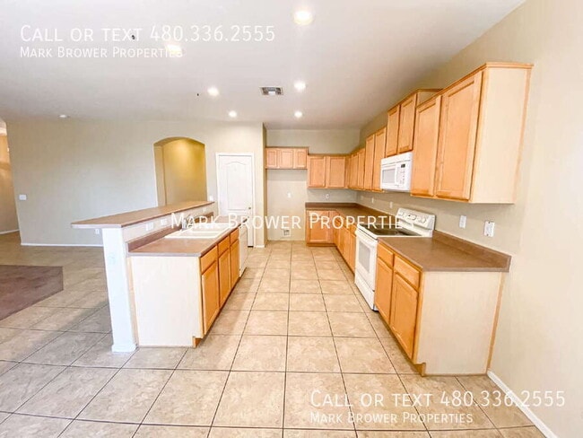 Building Photo - 3242 S Moccasin Trail