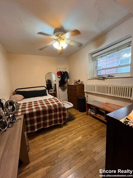 Building Photo - 1555 Beacon St