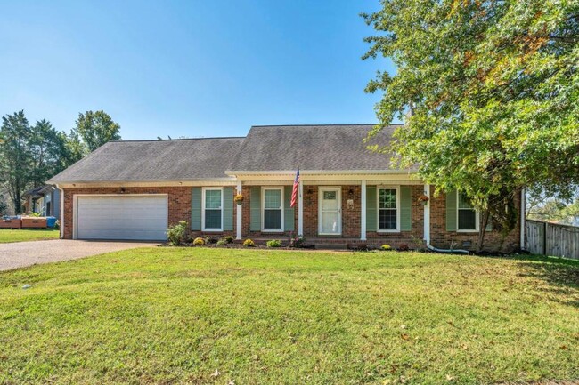 Primary Photo - 709 Sandburg Pl