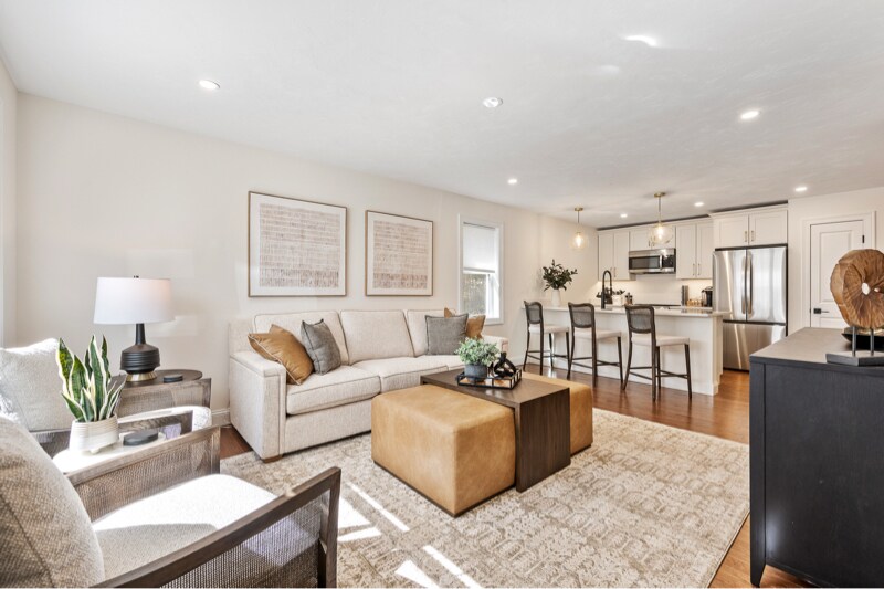 Primary Photo - 404 Oxford St N