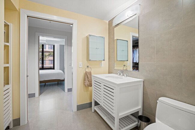 Building Photo - Logan Circle Condo