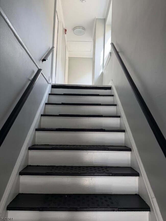 Building Photo - 305 Millburn Ave