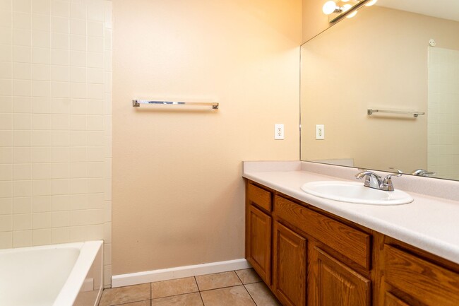 Building Photo - Charming 2-Bed, 2-Bath Townhome– Move-In R...