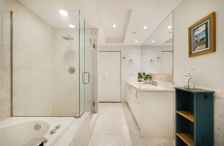 Building Photo - 1331 Brickell Bay Dr