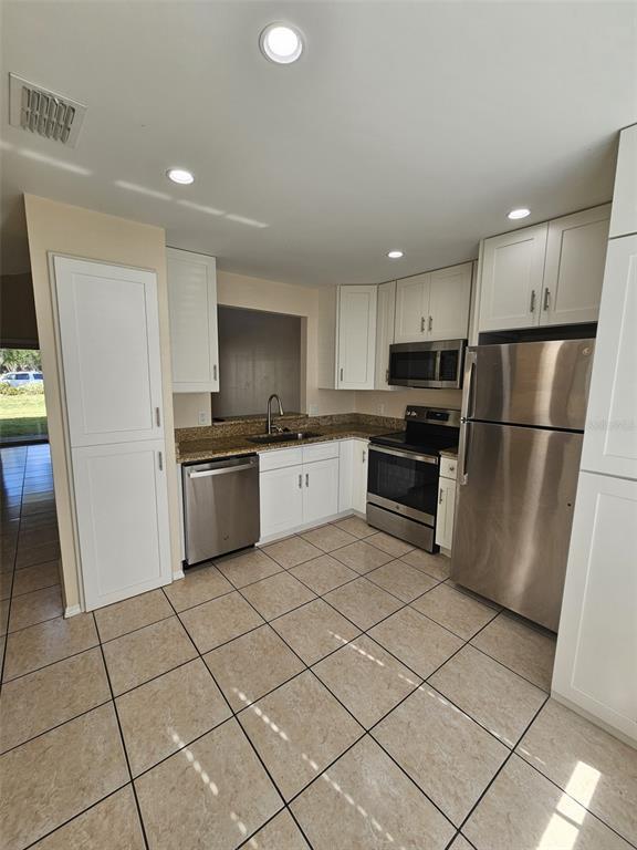 Building Photo - 14667 Laguna Beach Cir