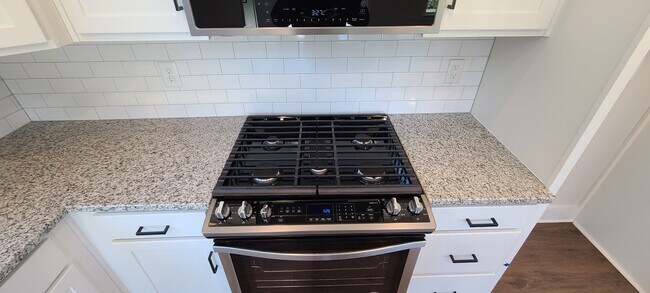 Building Photo - 726 Judah Dr