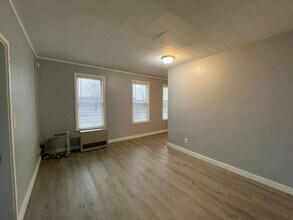 Building Photo - ***LEASING SPECIAL*** Third floor, 2 bedro...