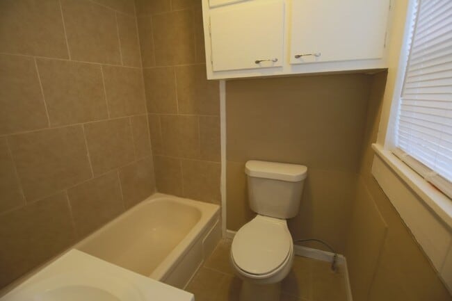 Building Photo - Charming 2-Bedroom Home in an Excellent Location – Priced to Move!