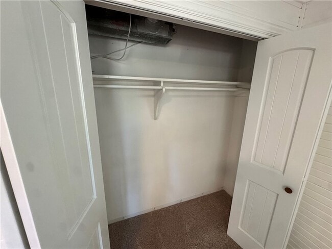 Building Photo - 700 E Edna St