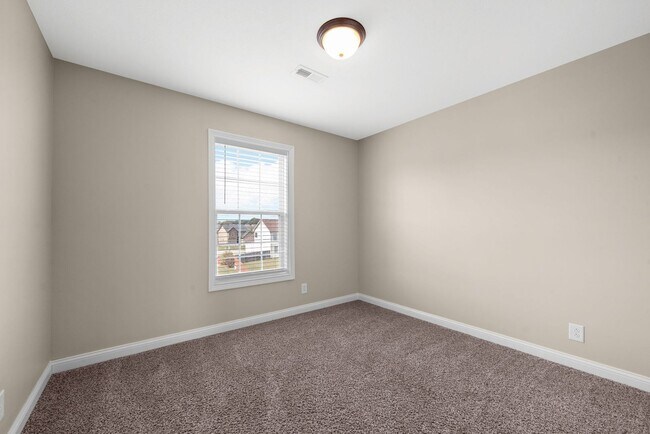 Building Photo - Spacious 4-Bedroom Home with Modern Upgrad...