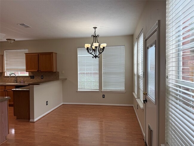 Building Photo - 4614 Russett Pl S