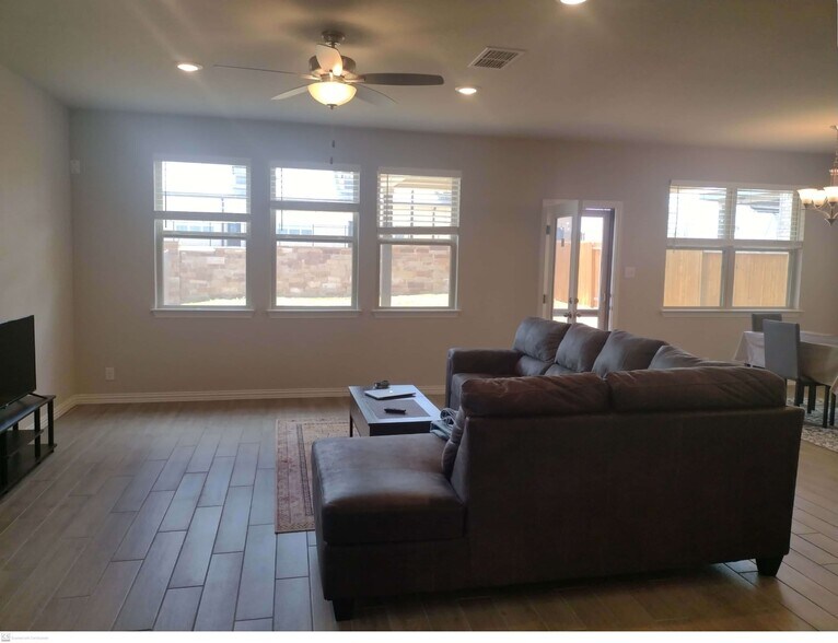 Building Photo - 2083 Cowan Dr
