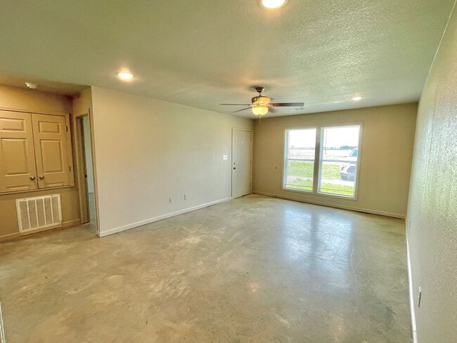 Building Photo - 2 Bed / 1 Bath Duplex in Weiner, AR