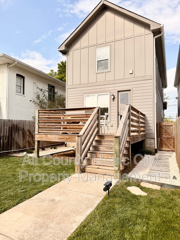 Building Photo - 1507B 14th Ave N