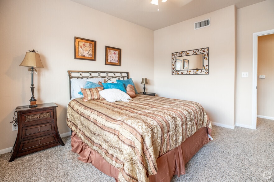 River Valley 810 E Slaughter Ln Austin TX 78744 Apartment Finder