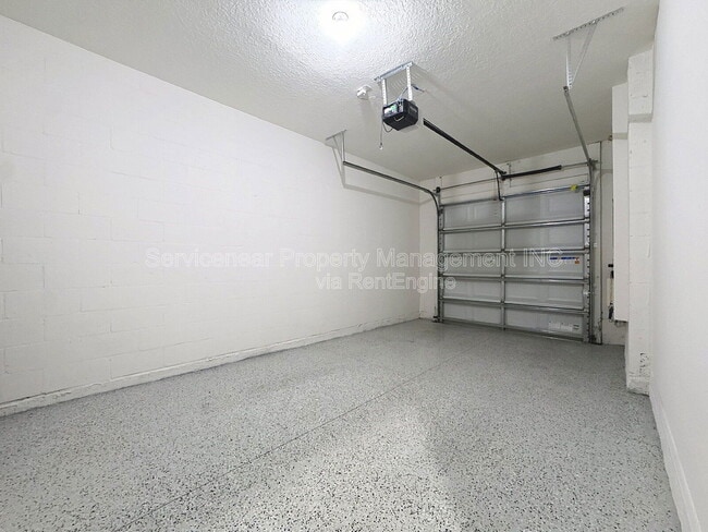 Building Photo - 32988 Major Oak Dr
