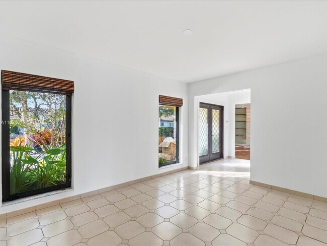 Building Photo - 21151 NE 22nd Ct