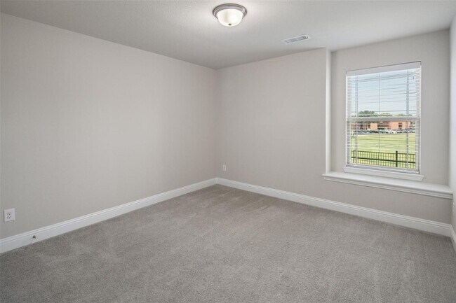 Building Photo - Beautiful 3-Bedroom Townhome in Prime Allen Location!