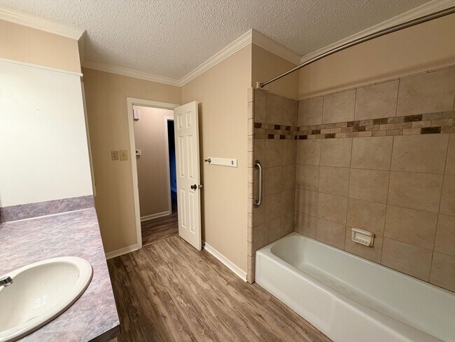 Building Photo - 9103 Dogwood Trail