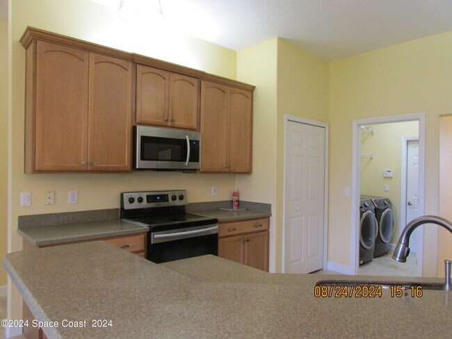 Building Photo - 1882 Woodfield Cir