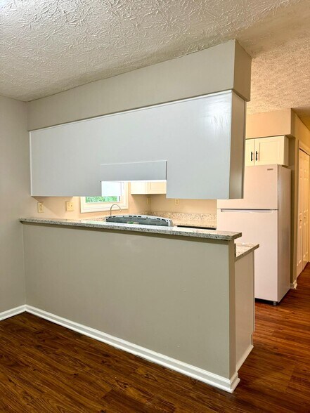 Building Photo - 799 Joseph Club Dr SW