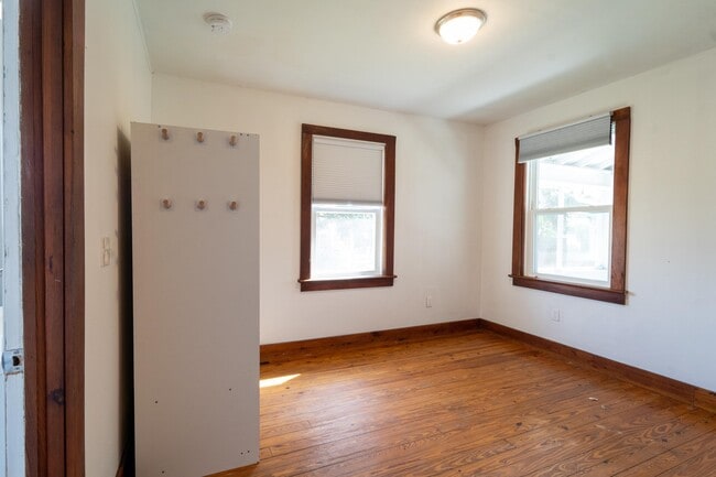 Building Photo - 23 Hope St