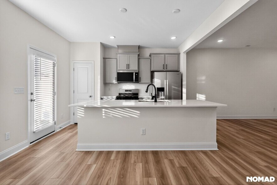 Building Photo - 818 Kensley Grv Ln