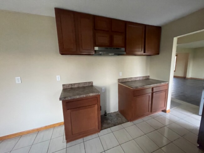 Building Photo - 44 Brookdale Park