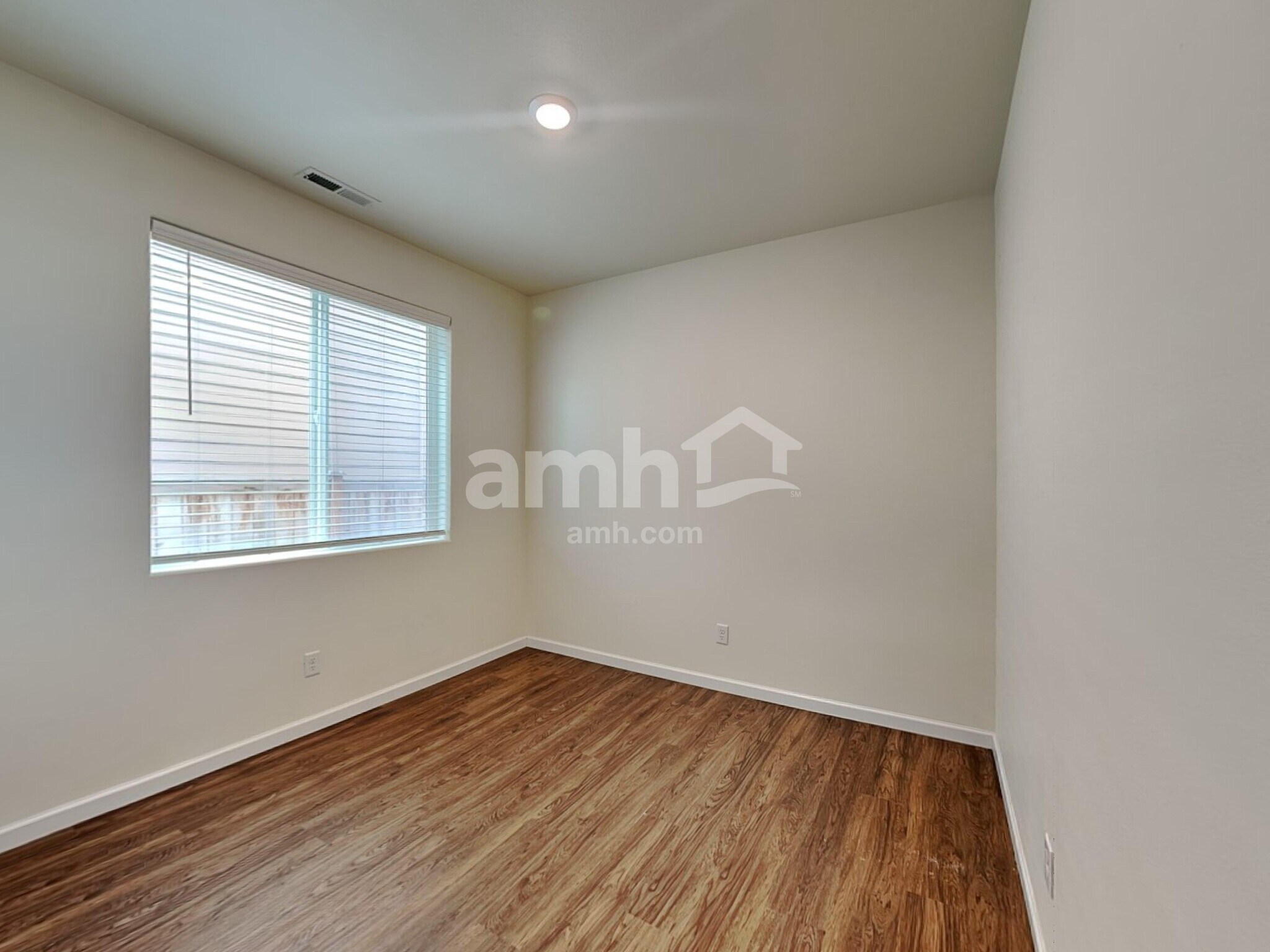 Building Photo - 2352 NW Matteo Dr