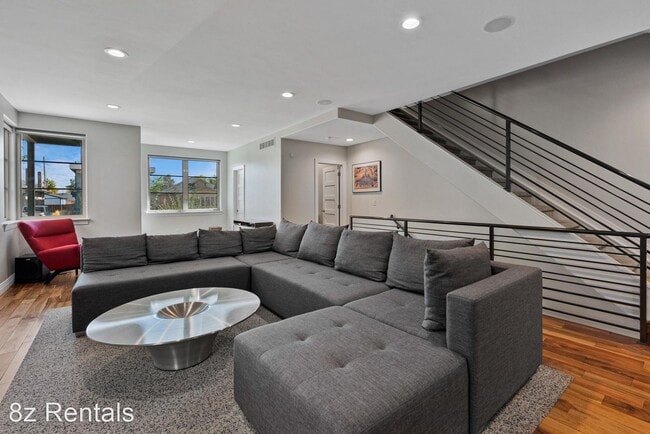 Building Photo - 3 br, 3.5 bath House - 2127 Lowell Blvd